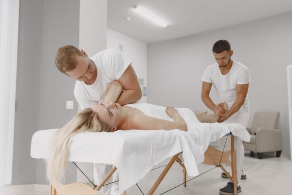 Comprendre le parcours de formation en massages en suisse romande avec rformation